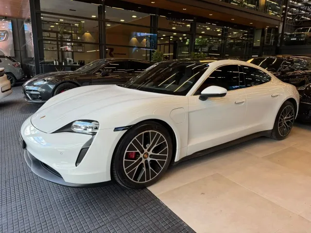 Porsche Taycan 4S (Elétrico) 2021