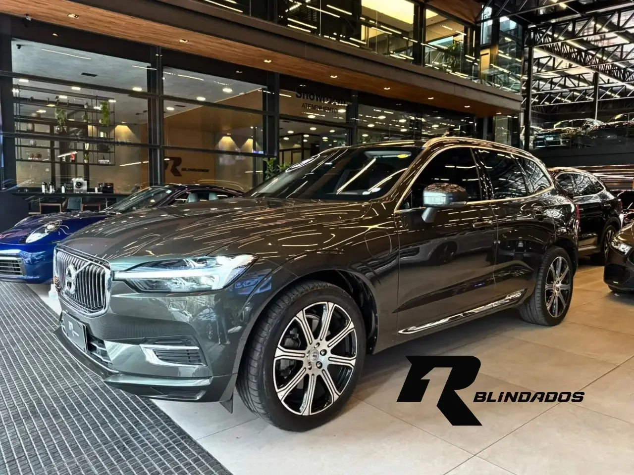Volvo XC 60 D-5 MOMENTUM 2.0 AWD Diesel 5p 2021