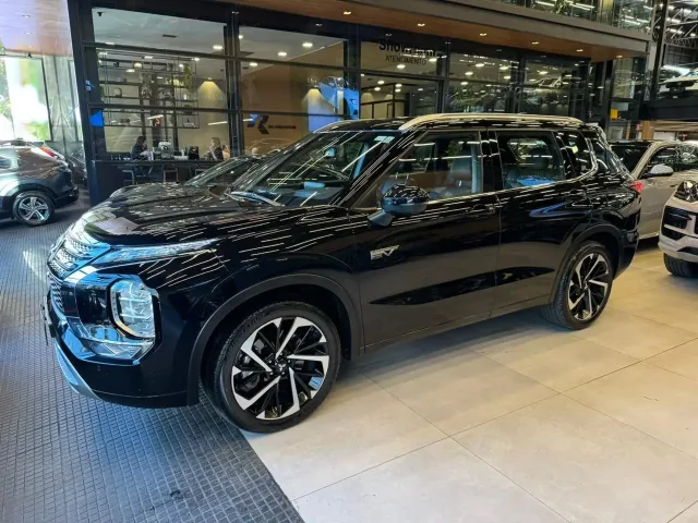 Mitsubishi OUTLANDER Signature 2.4 4x4 Aut (Híb) 2025